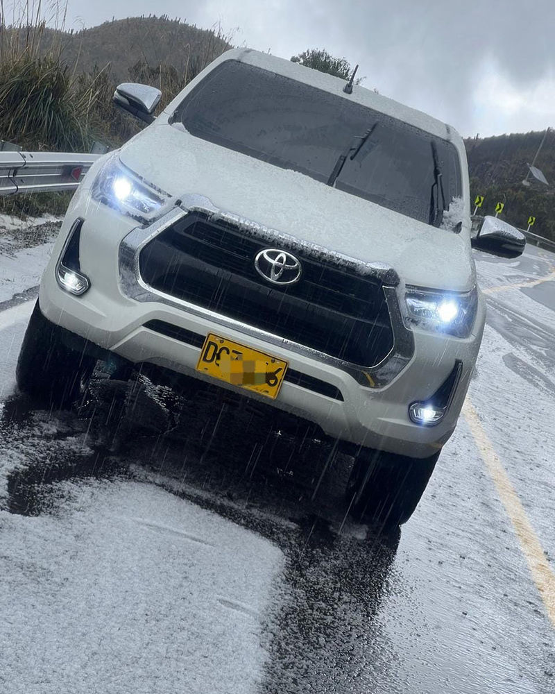 Alquiler de Toyota Hilux 4x4 en el Eje Cafetero