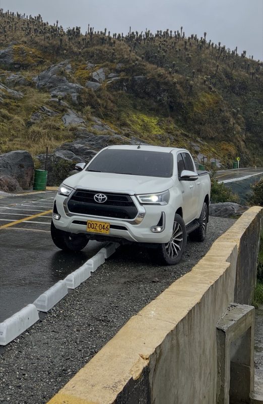 Alquiler de Toyota Hilux 4x4 en el Eje Cafetero